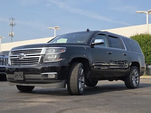 Used 2019 Chevrolet Suburban Premier AWD/4WD image 16