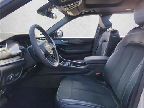 New 2025 Jeep Grand Cherokee Altitude RWD image 4