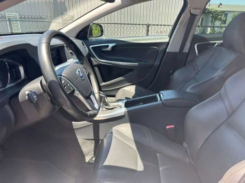 Used 2016 Volvo V60 T5 Cross Country AWD/4WD image 10