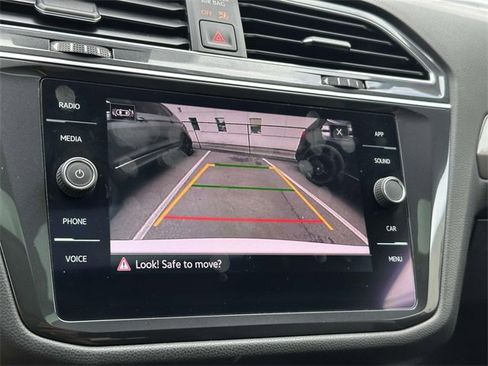 Certified 2022 Volkswagen Tiguan SE w/ Panoramic Sunroof Package image 38