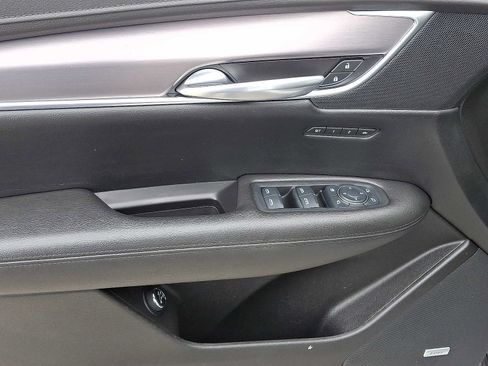 Used 2017 Cadillac XT5 Luxury w/ Driver Awareness Package image 13