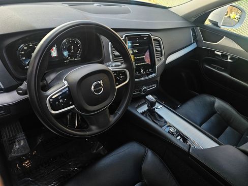 Used 2021 Volvo XC90 T5 Momentum w/ Climate Package image 9