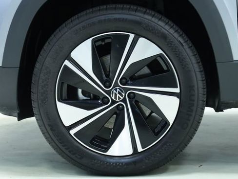 New 2025 Volkswagen Taos SE AWD/4WD image 8