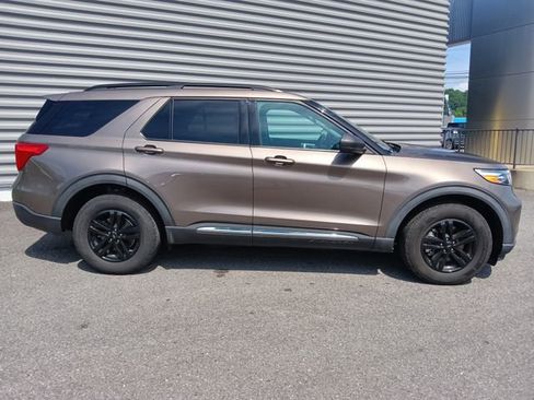 Certified 2021 Ford Explorer XLT AWD/4WD image 2
