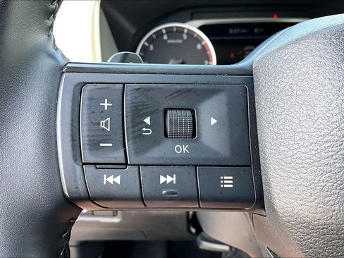 Used 2025 Nissan Rogue SV AWD/4WD image 17