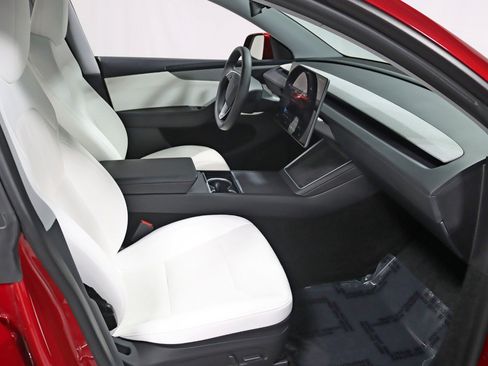 Used 2026 Tesla Model Y AWD image 33