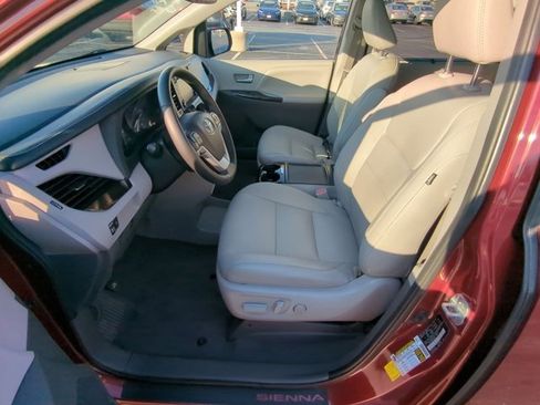 Certified 2020 Toyota Sienna XLE image 8