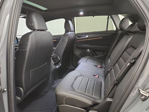 Certified 2025 Volkswagen Atlas Cross Sport SEL image 33