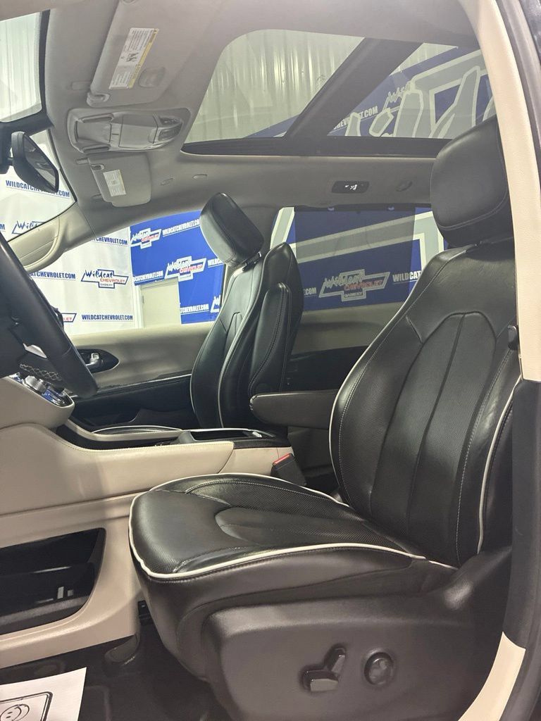 Used 2023 Chrysler Pacifica Limited FWD image 19