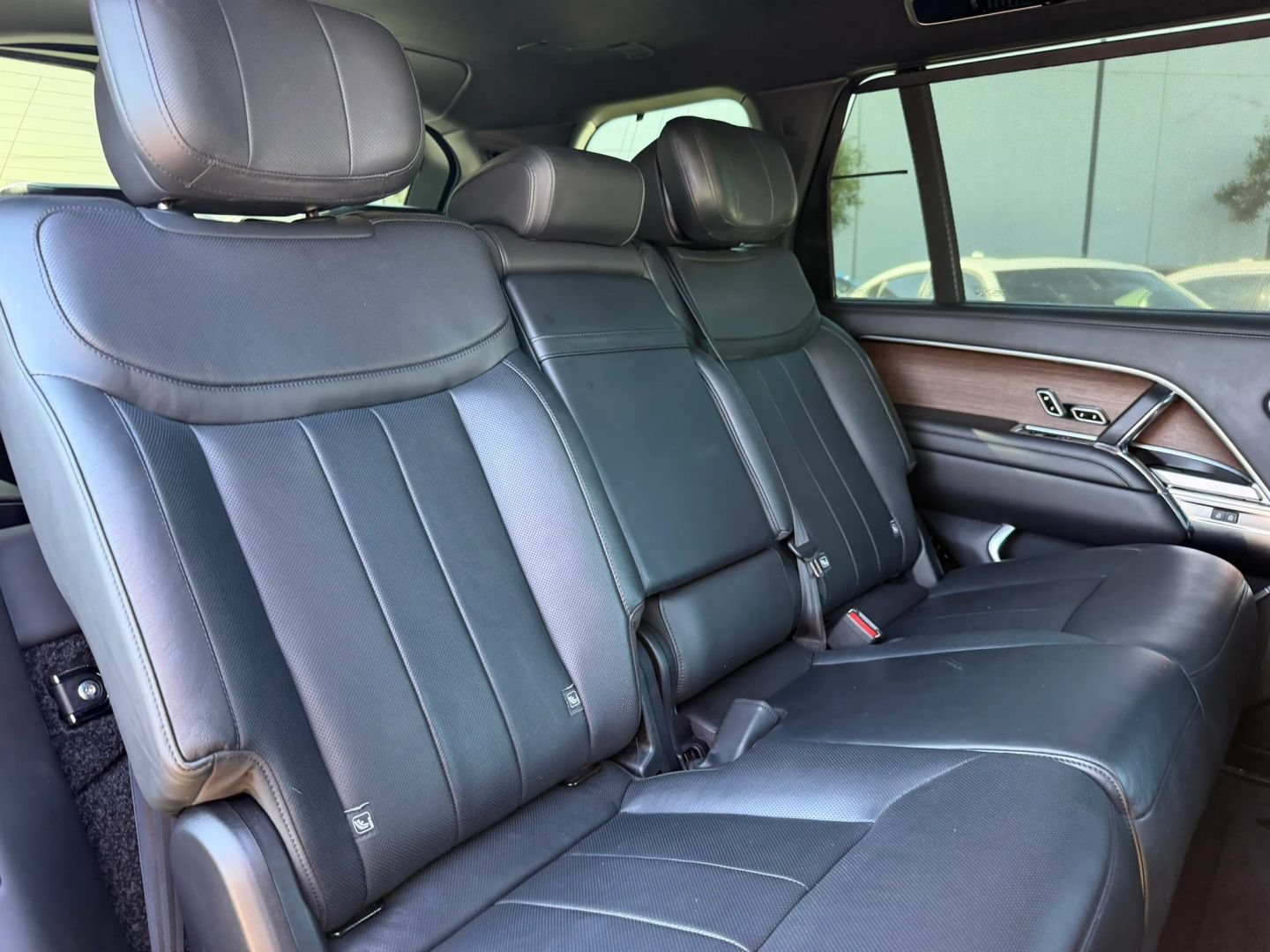 Used 2025 Land Rover Range Rover Long Wheelbase Autobiography AWD/4WD image 25