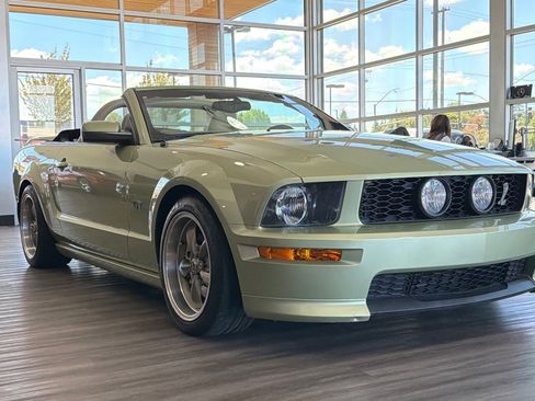 Used 2005 Ford Mustang GT Premium RWD image 2