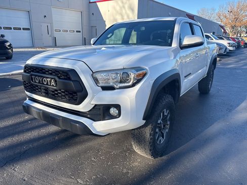Used 2019 Toyota Tacoma TRD Off-Road image 1