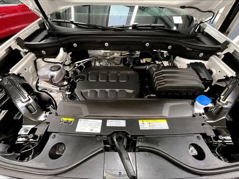 Used 2025 Volkswagen Atlas SE w/ Panoramic Sunroof Package image 12