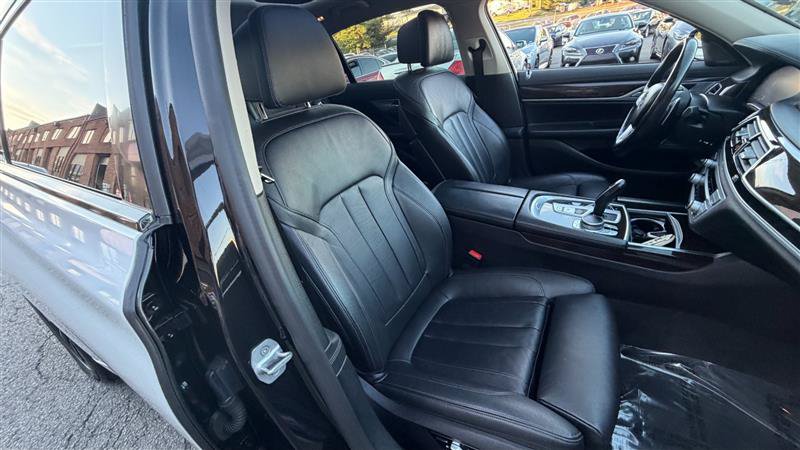 Used 2021 BMW 740i xDrive AWD/4WD image 15
