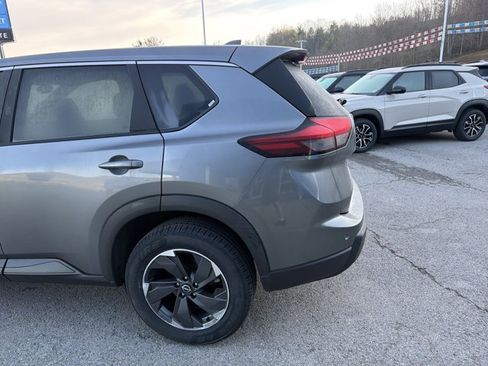 Used 2025 Nissan Rogue SV image 7