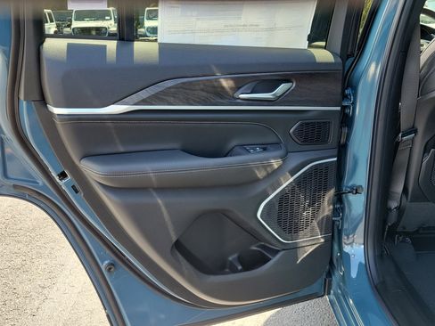 New 2026 Jeep Grand Cherokee Limited AWD/4WD image 10