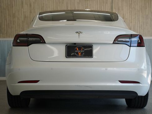 Used 2021 Tesla Model 3 Standard Range Plus RWD image 9