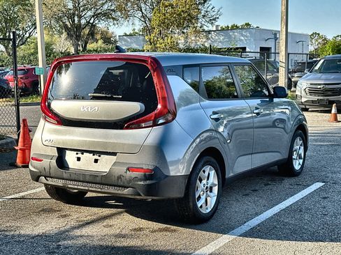 Used 2022 Kia Soul LX w/ Technology Package image 8