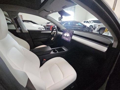 Used 2023 Tesla Model Y Performance image 5