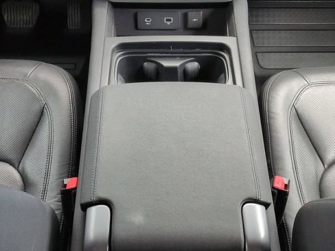 Certified 2023 Land Rover Defender 110 SE AWD/4WD image 18