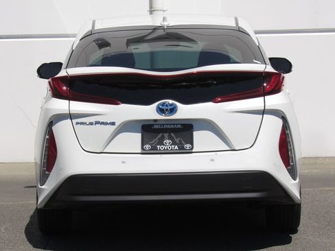 Certified 2019 Toyota Prius Prime Advanced w/ Carpet Mat Package FWD image 7
