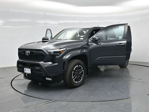 Used 2024 Toyota Tacoma TRD Sport w/ TRD Sport Upgrade Package AWD/4WD image 33