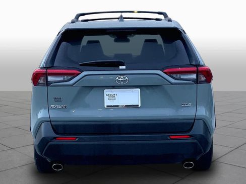 Used 2020 Toyota RAV4 XLE w/ Convenience Package FWD image 5