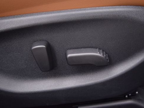 Used 2024 INFINITI Q50 Sensory image 30