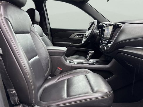 Used 2023 Chevrolet Traverse LT image 17
