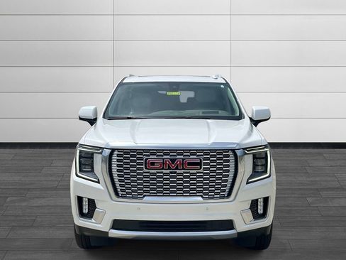 Used 2021 GMC Yukon Denali w/ Denali Premium Package AWD/4WD image 8