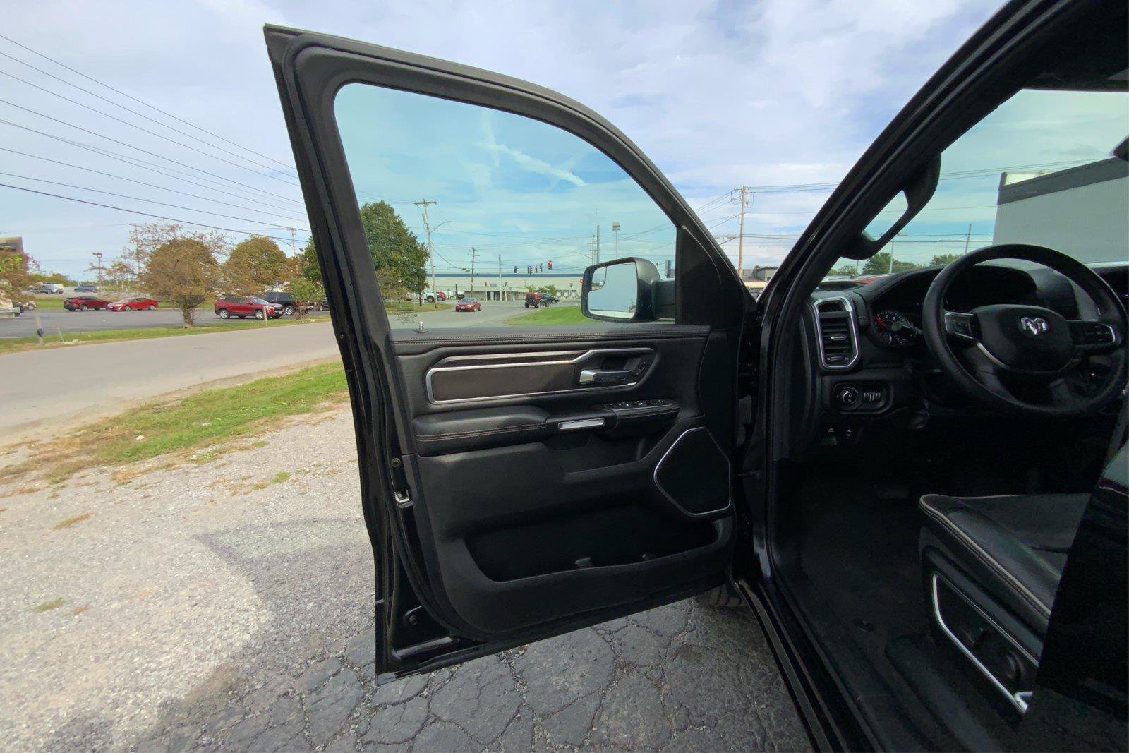 Used 2023 RAM 1500 Laramie AWD/4WD image 20