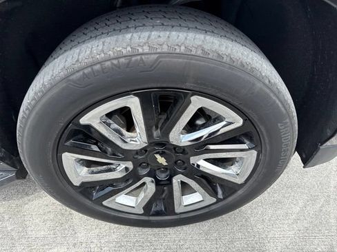 Used 2021 Chevrolet Suburban Premier w/ Premium Package RWD image 22