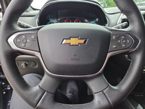 Used 2023 Chevrolet Traverse LT FWD image 19