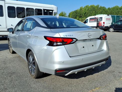 Used 2025 Nissan Versa SV FWD image 4