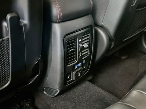 Used 2024 Dodge Durango GT RWD image 28