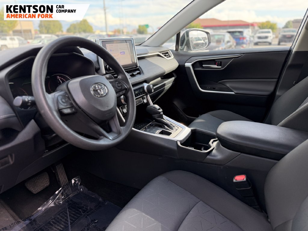 Used 2025 Toyota RAV4 XLE AWD/4WD image 27
