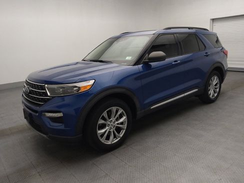 Used 2020 Ford Explorer XLT w/ Equipment Group 202A image 2