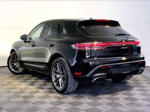Certified 2024 Porsche Macan image 3