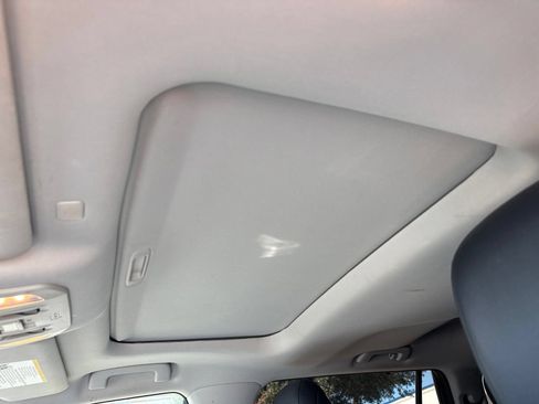 Used 2020 Toyota Highlander XLE FWD image 13