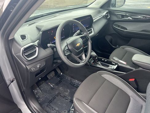 Used 2025 Chevrolet TrailBlazer LT image 9