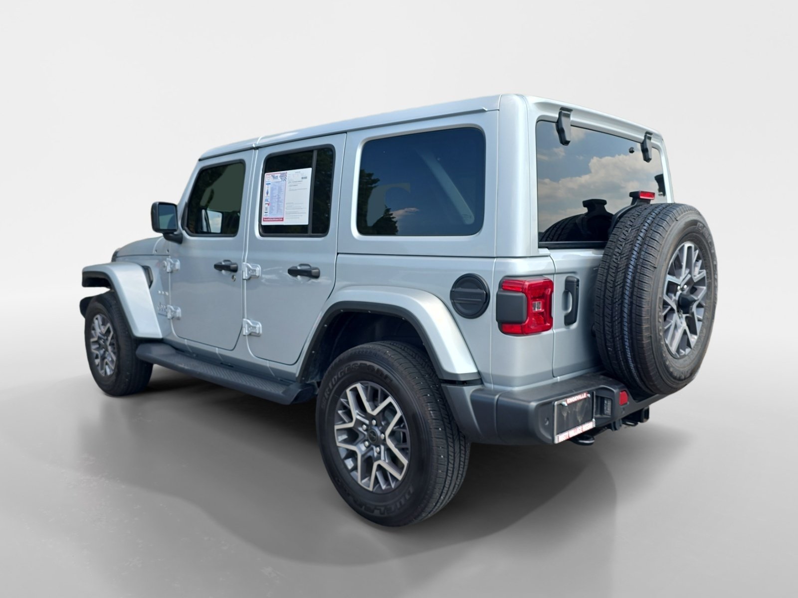 Used 2024 Jeep Wrangler Unlimited Sahara w/ Safety Group AWD/4WD image 3