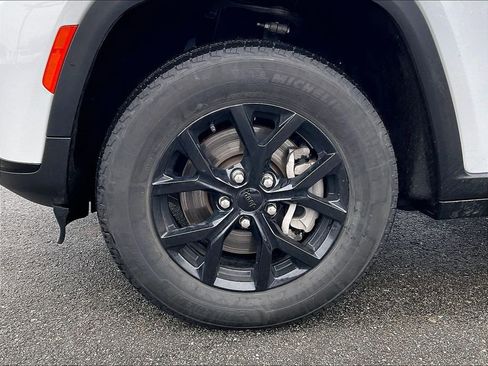 Used 2025 Jeep Grand Cherokee L Altitude image 7