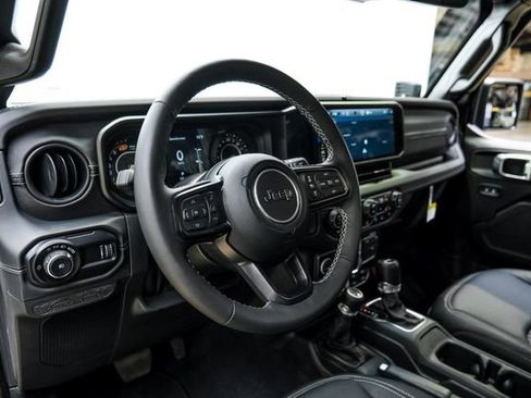 Used 2024 Jeep Wrangler Unlimited Rubicon w/ Technology Group AWD/4WD image 17