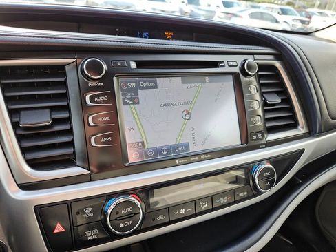 Used 2016 Toyota Highlander XLE image 4