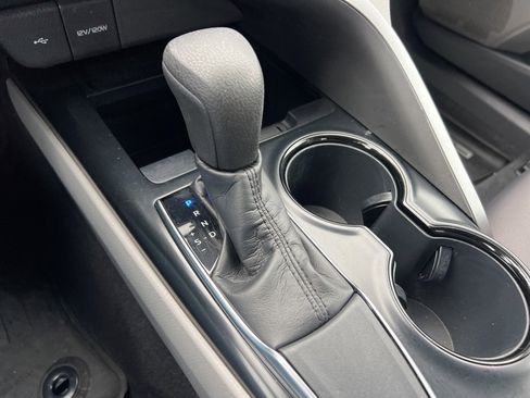 Used 2020 Toyota Camry LE image 14