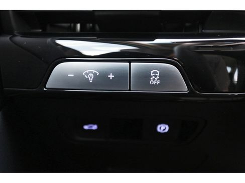 Used 2025 Genesis G80 2.5T image 21