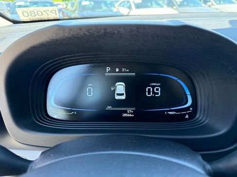 Used 2023 Hyundai Venue SEL FWD image 10