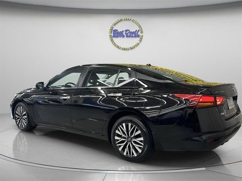 Used 2024 Nissan Altima 2.5 SV AWD/4WD image 3