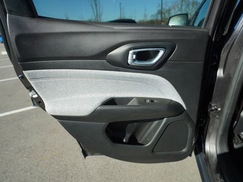 Used 2022 Jeep Compass Latitude image 15