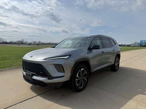 Used 2025 Buick Enclave Sport Touring image 10